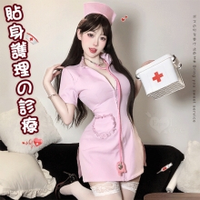 護士角色扮演服！拉鍊露胸Ｖ字誘惑愛心點綴開衩連身裙四件式套裝﹝粉﹞